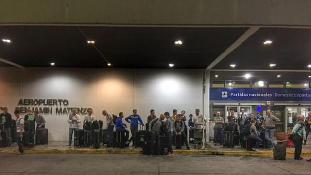 Pebalap dan tim MotoGP terdampar di Argentina. 