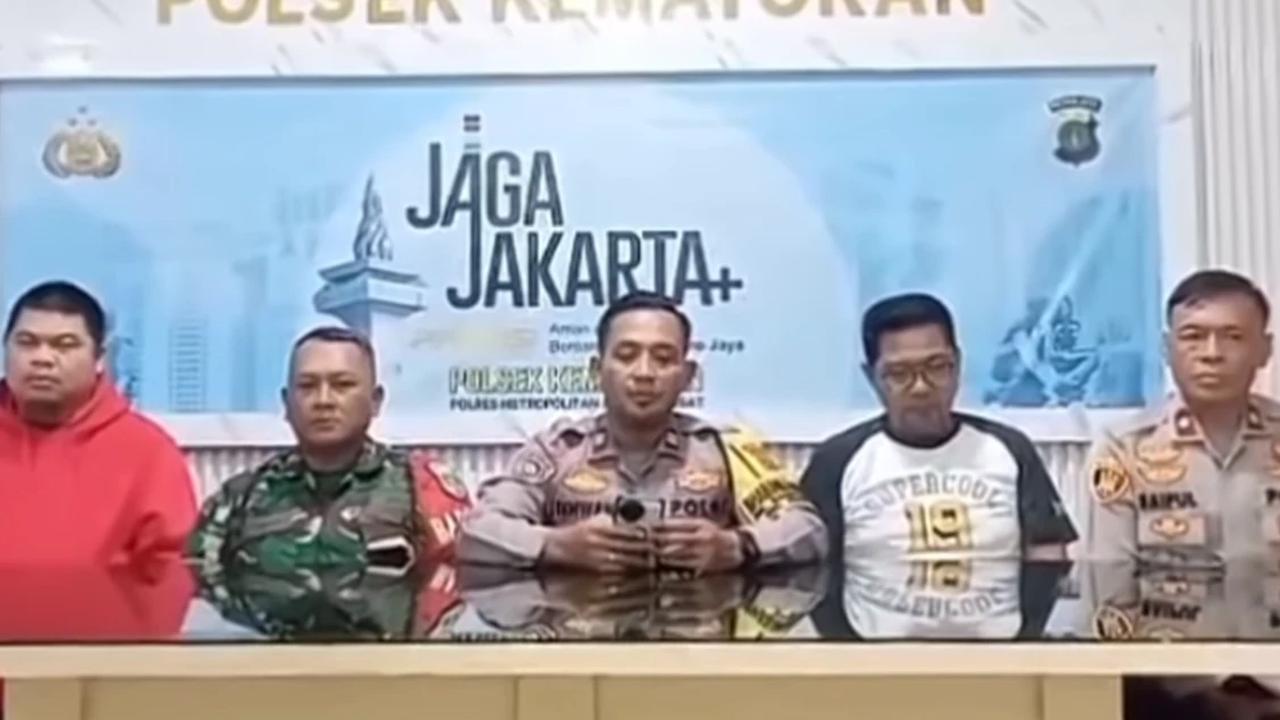 TNI-Polri minta maaf tuding penjual kue jualan dagangan berbahan spons