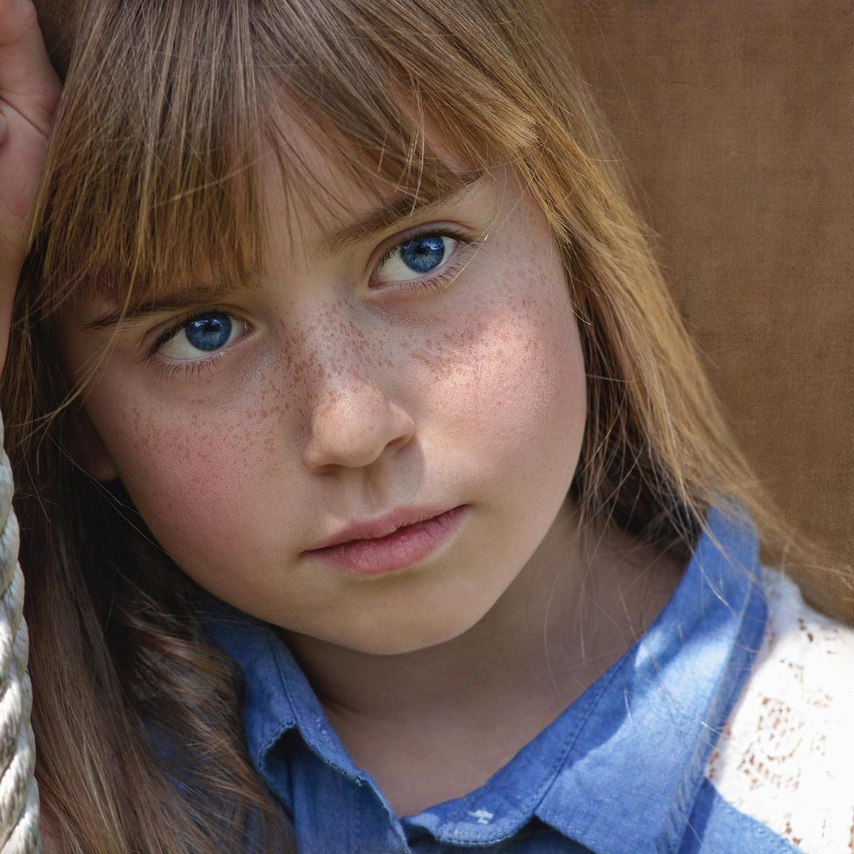 ilustrasi wajah freckles