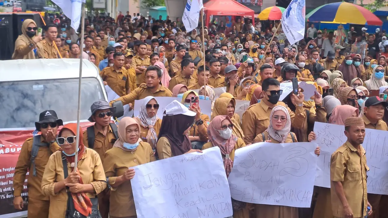 Ratusan Aparat Desa di Gorontalo
