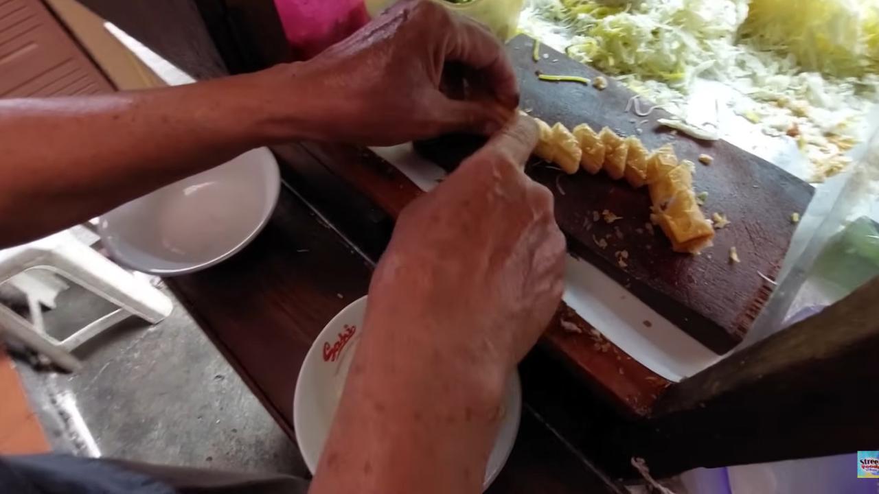 Soto Mi Pakai Risoles