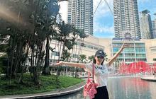 4 Potret Terbaru Angel Karamoy Tampil Kasual Liburan di Kuala Lumpur, Energik Bak Remaja