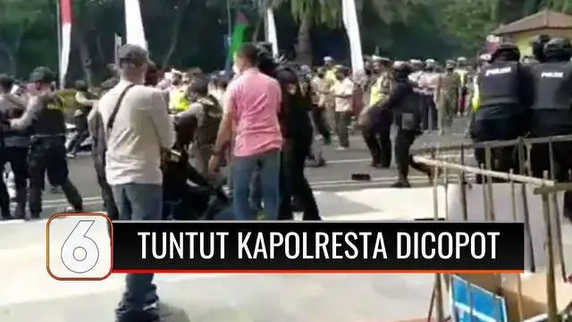 Mengecam tindakan kekerasan polisi terhadap salah satu rekannya, sejumlah mahasiswa di Tangerang kembali berdemo. Mereka menuntut Kapolresta Tangerang dicopot dan Brigadir NP diberikan sanksi pidana.
