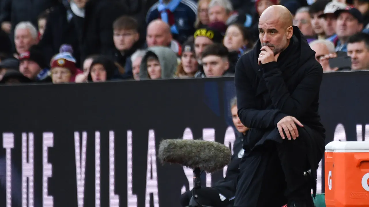 Foto: Momen Pemain Manchester City Tertunduk Lesu Dipecundangi Aston Villa