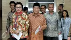 Ketua BPK Harry Azhar Azis didampingi Pimpinan KPK usai menggelar pertemuan di kantor BPK, Jakarta, Senin (20/6). Pertemuan itu membahas dugaan penyelewengan dalam pembelian lahan RS Sumber Waras yang dilakukan Pemprov DKI. (Liputan6.com/Johan Tallo)