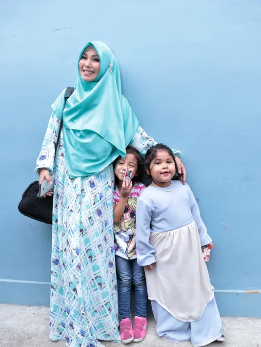 Bagi penyanyi cilik yang melejit tahun 1990-an itu, yang penting anaknya mengetahui sahur dan buka dalam menjalankan puasa. (Adrian Putra/Bintang.com)