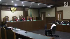 Suasana sidang terdakwa mantan anggota Komisi I DPR, Fayakhun Andriadi di Pengadilan Tipikor, Jakarta, Rabu (31/10). Fayakhun dituntut 10 tahun penjara dan denda Rp 1 miliar subsider 6 bulan kurungan oleh jaksa KPK. (Liputan6.com/Herman Zakharia)