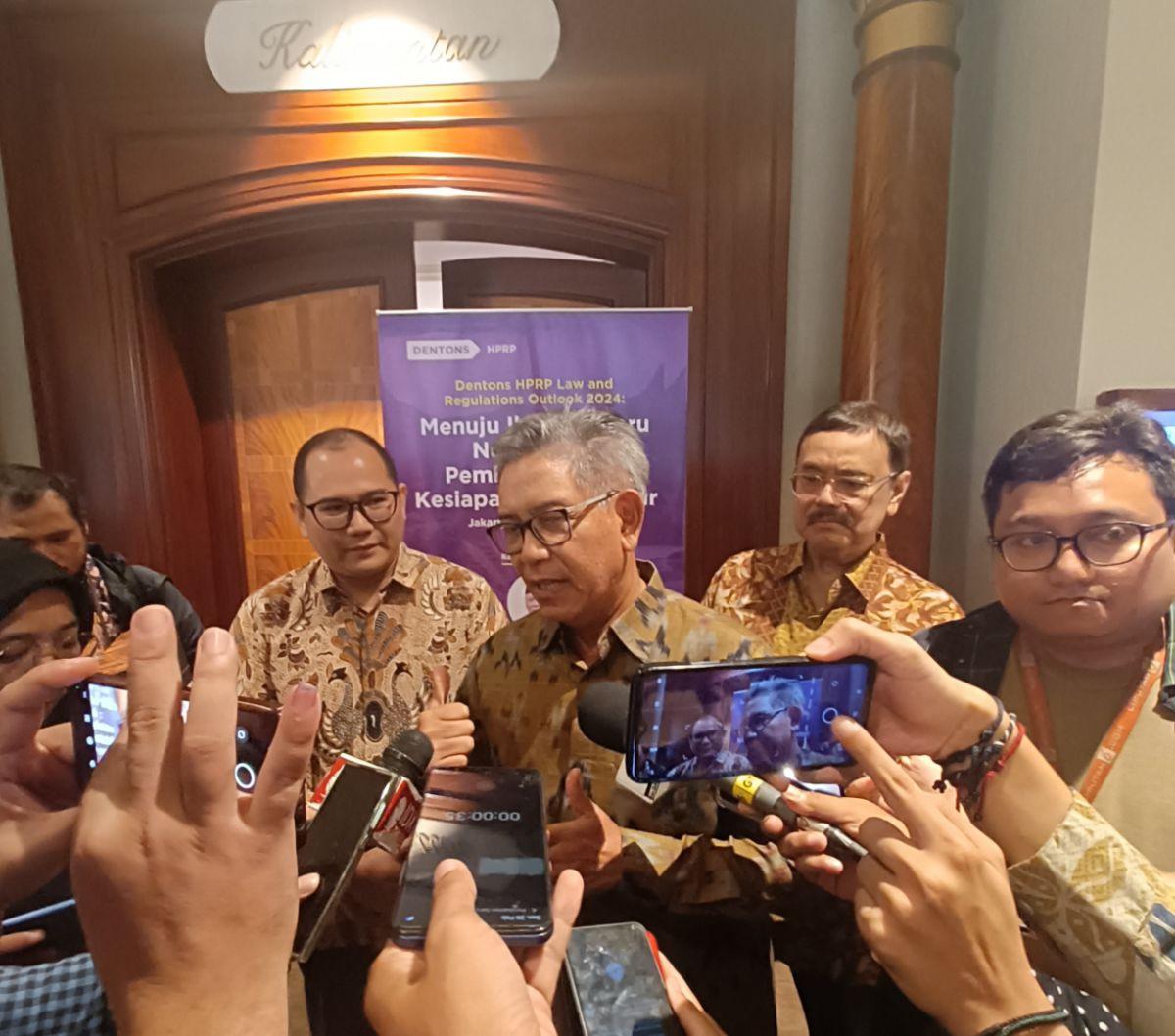 "Kalau 12 tower, berarti 720 unit. Satu unit kamarnya ada tiga. Tiga kali 720 sekitar 2.160 kamar," sambung Danis.