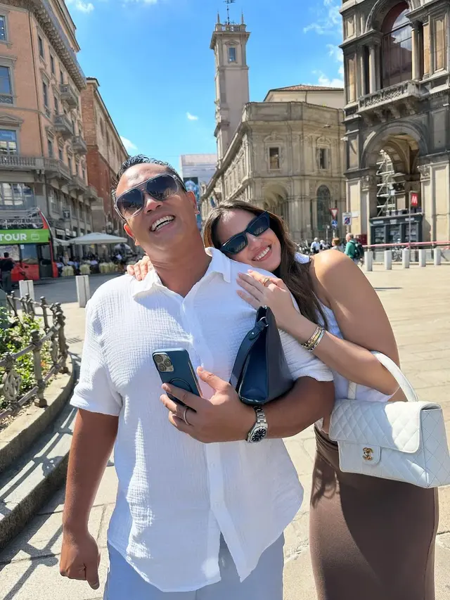 Old Money Vibes, 6 Gaya Nia Ramadhani yang Tak Berlebihan Namun Berkelas saat Liburan Bareng Suami di Italia