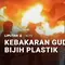Kobaran Api Menghanguskan Gudang Pengolahan Bijih Plastik di Bekasi