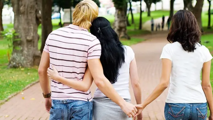 Editor Says: Masuk ke Kehidupan Mantan yang Sudah Punya Pacar?