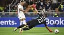 Prancis membuat come back sempurna pada menit ke-80. Penyerang andalan PSG, Kylian Mbappe (kiri) berhasil membalikkan skor pertandingan menjadi 2-1. Umpan daerah yang dilesatkan oleh Theo berhasil dimanfaatkan untuk mengecoh Garcia dan menaklukkan kiper Unai Simon. (LaPresse via AP/Massimo Paolone)