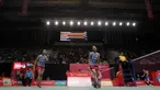 Pasangan Ganda Putri Indonesia, Della Haris (kiri)  dan Rizki Amelia merayakan keberhasilan mencetak poin melawan pasangan China, Chen Qingchen dan Jia Yifan pada babak kedua Daihatsu Indonesia Master 2018 di Istora Senayan, Kamis (25/1/2018).