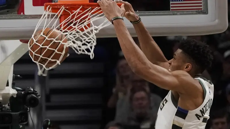 NBA: Hajar Raptors di Gim Kedua, Bucks Unggul 2-0