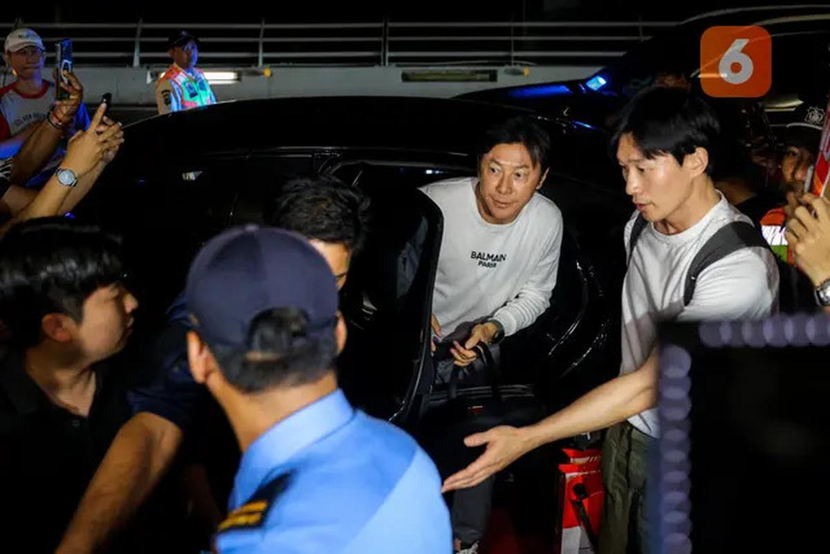 Foto: Pulang ke Korea Selatan, Shin Tae-yong Dilepas dengan Meriah oleh Masyarakat dan Suporter Indonesia