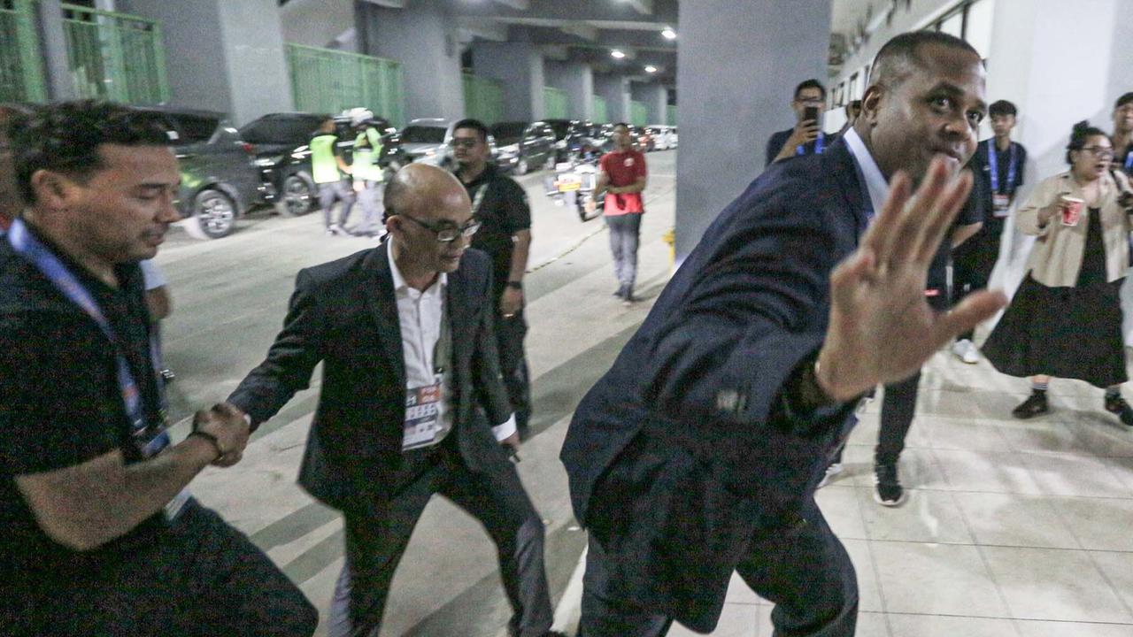 Patrick Kluivert, Alex Pastoor, Gerald Vanenburg, dan Denny Landzaat Saksikan Langsung Laga Persija Vs PSBS
