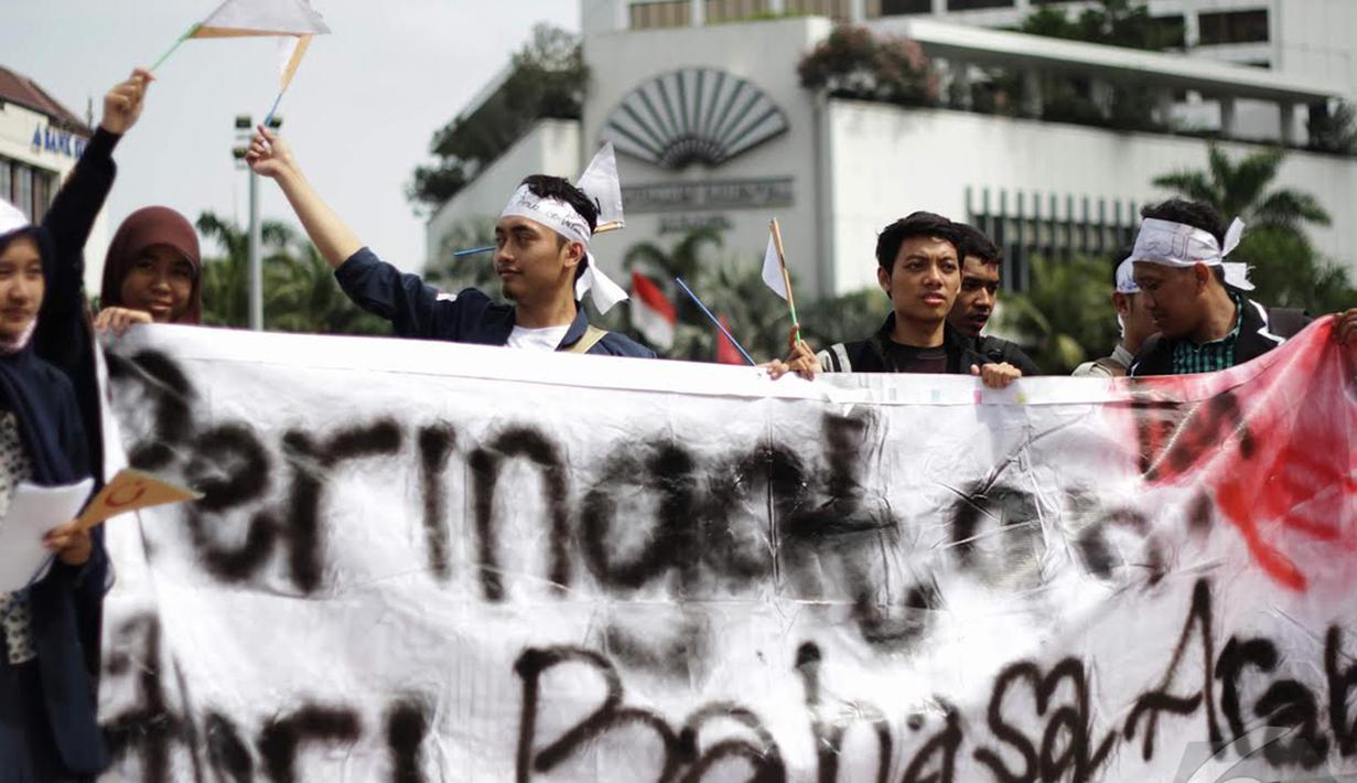 Ikatan Mahasiswa Studi Arab Se Indonesia (Imasasi) memperingati hari Bahasa Arab, Jakarta, Kamis (18/12/2014). ( Liputan6.com/Faizal Fanani)