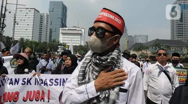 Guru madrasah yang ikut melakukan unjuk rasa tergabung dari 24 Kabupaten kota, Jawa Tengah, Jawa Barat,J awa Timur, dan Lampung. (merdeka.com/Imam Buhori)
