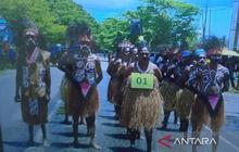 FBB 2025: Ada Atraksi Berjalan di Atas Batu Panas, Pemkab Biak Tanamkan Kecintaan Budaya Lewat Festival Budaya Biak