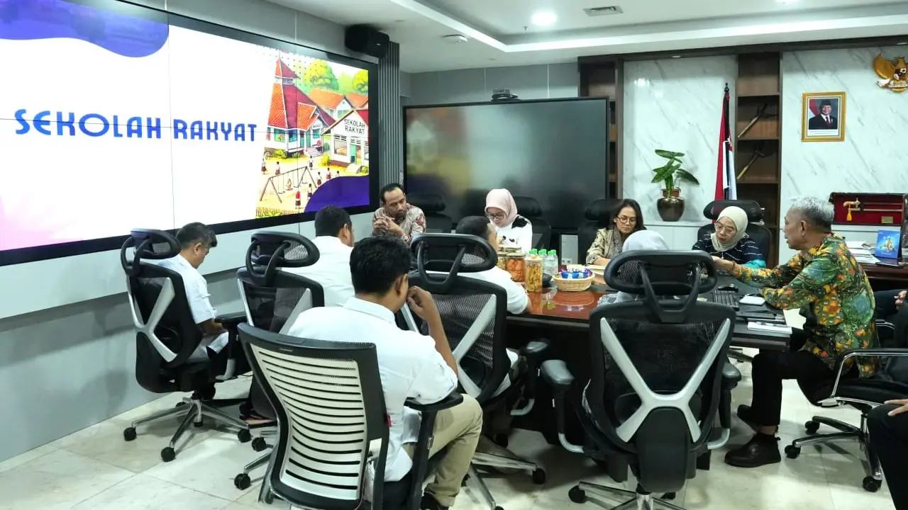 Program prioritas Presiden Prabowo Subianto, yakni Sekolah Rakyat, akan segera diluncurkan pada tahun ajaran baru yang dimulai Juli 2025. Program