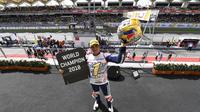 Jorgen Martin selebrasi usai menang juara dunia Moto3 di Sepang Malaysia (Foto: www.motogp.com)