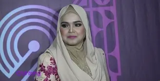 Siti Nurhaliza baru saja merayakan hari ulang tahunnya yang ke-37 tahun. Sebagai seorang wanita yang sudah berumah tangga, tentu saja kehadiran seorang anak sangatlah dinantikan. Di usia yang baru ini, Siti berharap segera mendapatkan momongan.