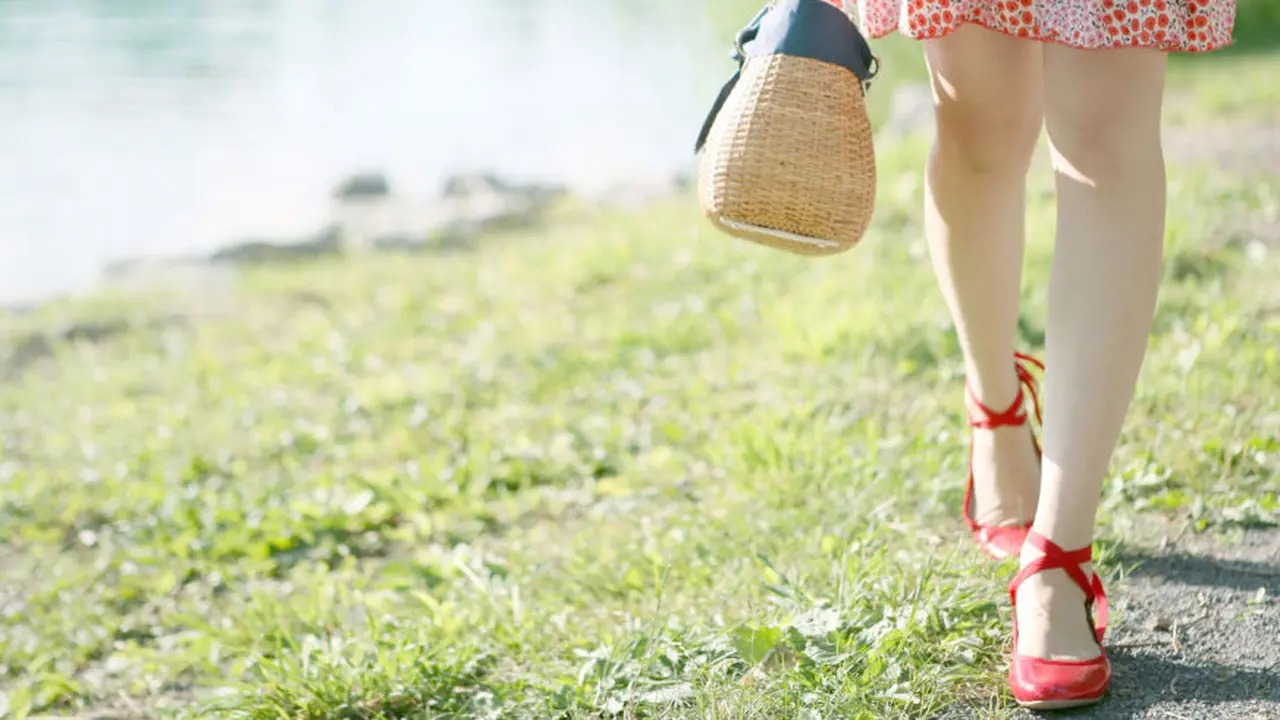 Sepatu Datar Juga Bisa Buat Kaki Sakit