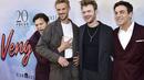 Ashton Kutcher dan bintang film Vengeance. (Jordan Strauss/Invision/AP)