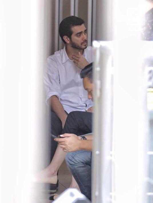 Aktor Fachri Albar menunggu sidang di ruang tahanan Pengadilan Negeri Jakarta Selatan, Selasa (5/6). Sebelumnya, Fachri Albar tersandung kasus narkoba dan ditangkap Polres Metro Jakarta Selatan pada 14 Februari 2018. (Liputan6.com/Faizal Fanani)