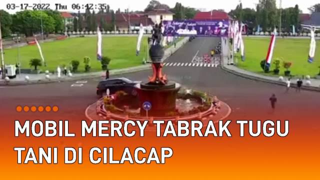 Sebuah mobil mercy menabrak tugu tani di Cilacap, Jawa Tengah mengundang perhatian.