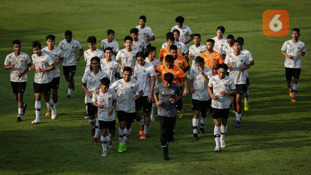 Foto: Menilik Latihan Pagi Timnas Indonesia U-22 Asuhan Indra Sjafri, Belasan Pemain Baru Bergabung di TC Gelombang Kedua Ini