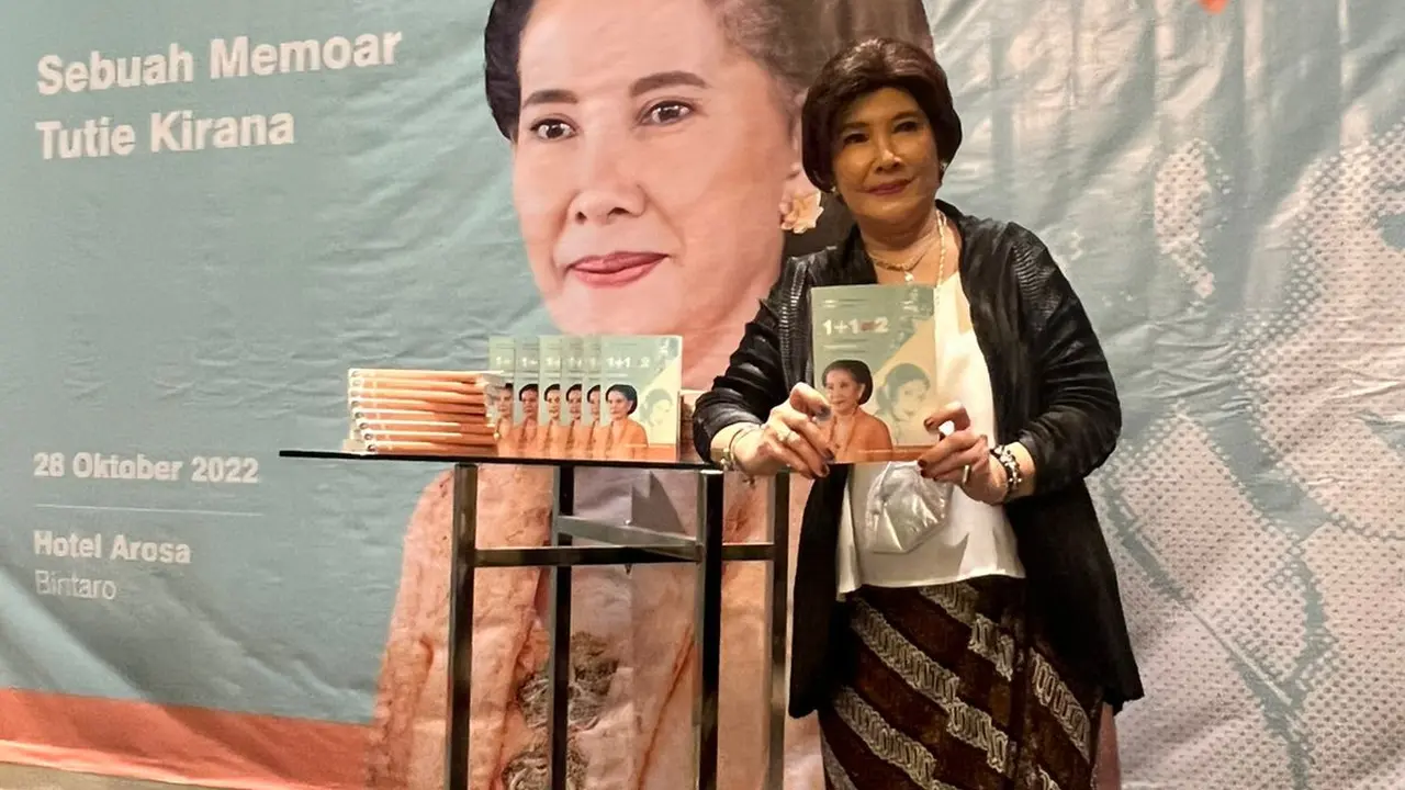Aktris Legendaris Tutie Kirana Luncurkan Buku Sebuah Memoar Tutie Kirana Tepat di Ulang Tahun ke-70