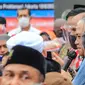 Mantan Ketua Umum PP Muhammadiyah Din Syamsuddin (tengah) saat menjadi deklarator maklumat deklarasi Koalisi Aksi Menyelamatkan Indonesia (KAMI) di Tugu Proklamasi, Jakarta, Selasa (18/8/2020). (Liputan6.com/Faizal Fanani)