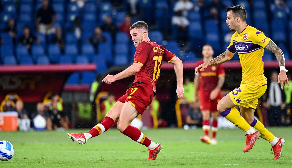 Tak mau berbagi poin di depan pendukung sendiri, AS Roma mencoba balikkan keadaan. Akhirnya mereka mampu unggul dua angka lewat Jordan Veretout pada menit ke-64 dan ke-79. Skor berubah menjadi 3-1. (Foto: AFP/Alberto Pizzoli)
