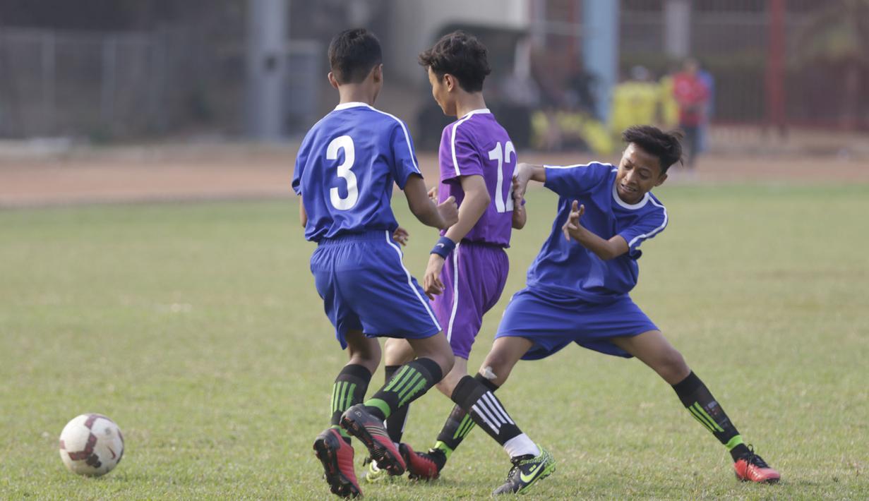 Rusun Cup 2015 merupakan turnamen sepak bola bagi anak-anak kelompok umur 16 tahun dari 22 rusun yang tersebar di Jakarta. (Bola.com/Vitalis Yogi Trisna)