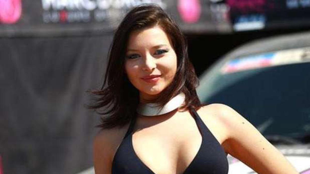 Bintang Porno Telanjang Dada Cuci Motor Pereli Dakar - Bola Liputan6.com