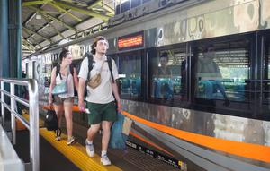 KAI mencatat wisatawan mancanegara atau turis asing memakai layanan kereta api jarak jauh meningkat hingga November 2025. (Foto: KAI)