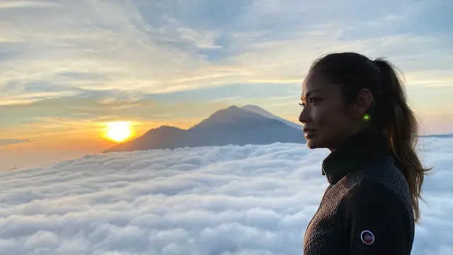 Shanty saat sedang berada di Gunung Batur.
