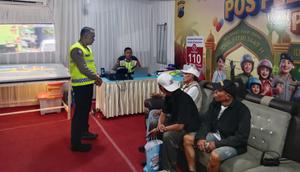 Pemudik tujuan Tegal saat berada di rest area sebelum diantar polisi Polres Pekalongan ke Tegal. (Liputan6.com/ Humas Polres Pekalongan)