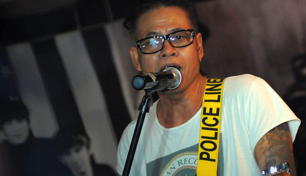 Musisi reggae Indonesia, Tony Q Rastafara bicara soal Pemilu 2014 mendatang, Rabu (28/5/14). (Liputan6.com/Faisal R Syam)