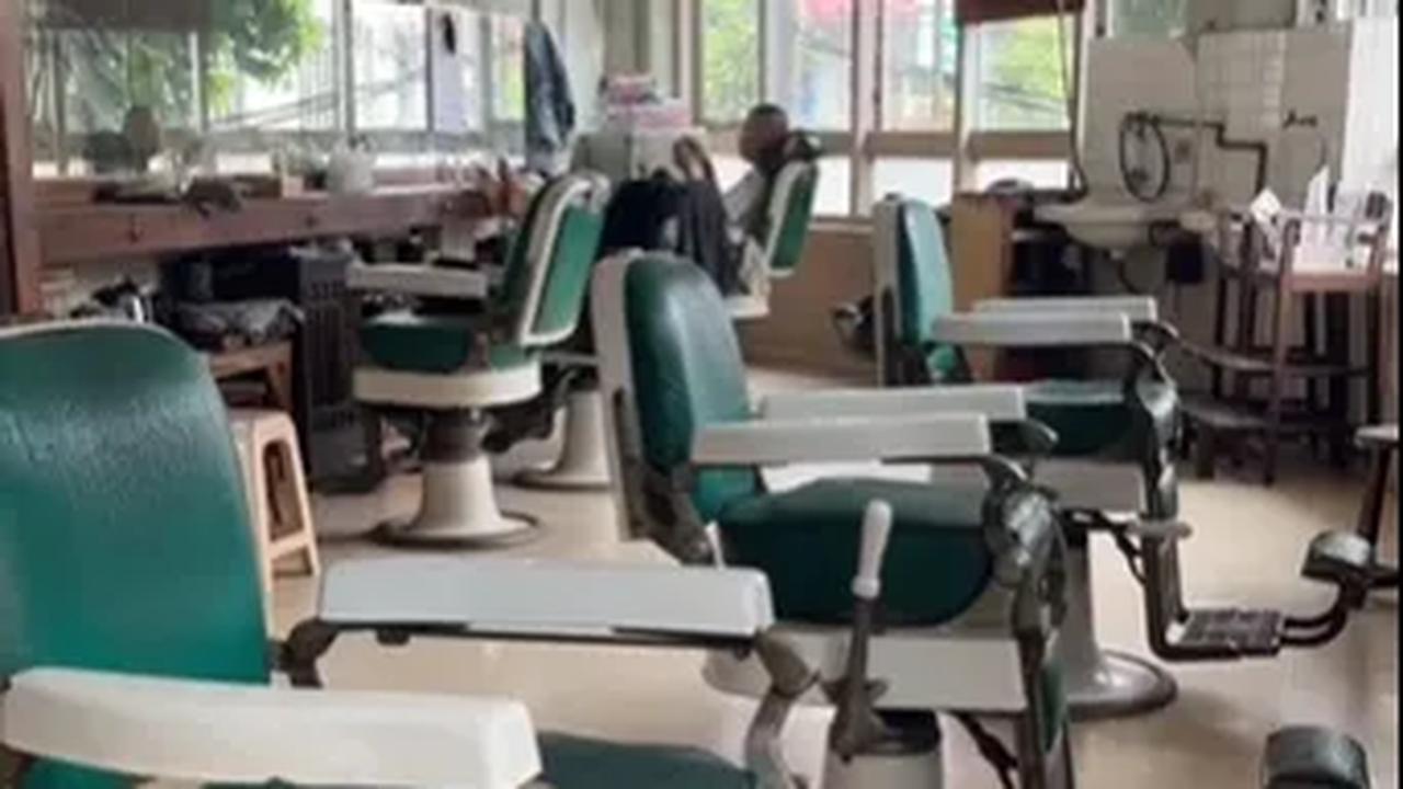 Barbershop Shin Hua, Berusia 112 Tahun Tertua di Indonesia