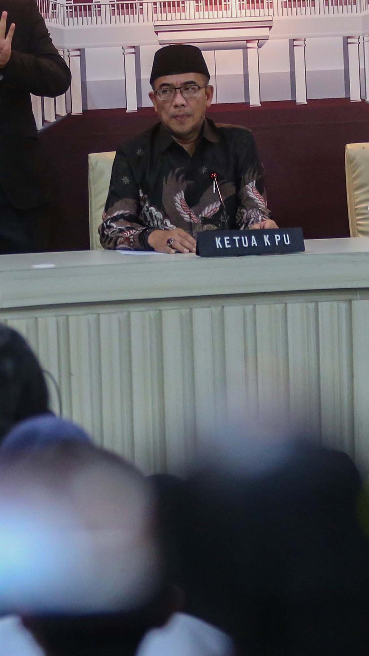 Hasyim mengungkapkan, KPU melarang penggunaan singkatan dan istilah tidak umum dalam pertanyaan yang diajukan di debat capres pada Minggu, 7 Januari 2024 nanti.&nbsp;Hal itu demi menghindari polemik berkelanjutan di masyarakat.
