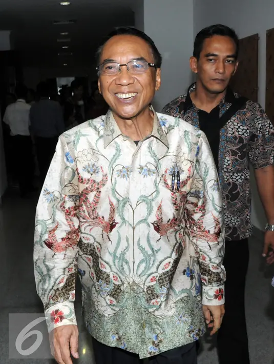 Jero Wacik usai menjalani Persidangan lanjutan di Pengadilan Tipikor, Jakarta Pusat, Kamis (3/12). Sidang tersebut JPU KPK Batal 2 kali menghadirkan Sekjen Kementerian ESDM saksi Waryono karno. (Liputan6.com/Helmi Afandi)