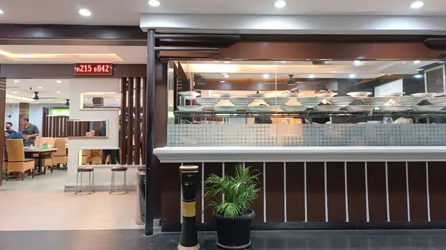 Rumah Makan Aroma Cempaka - Minang Medok Favorit Keluarga