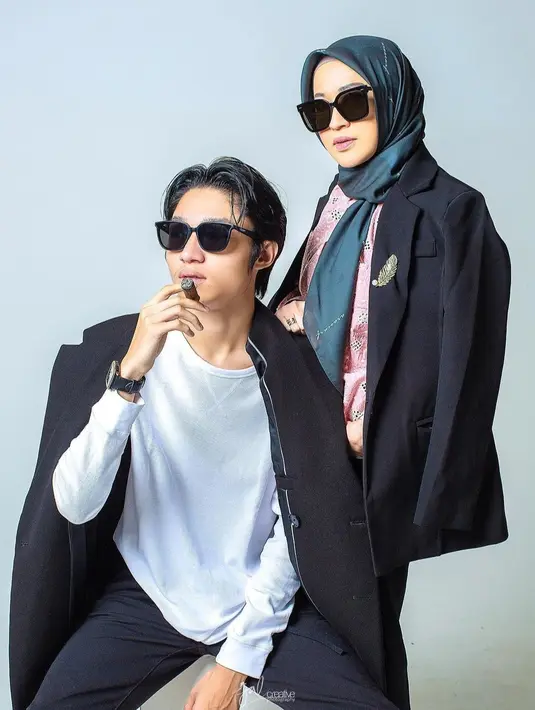 Okie mengaku sangat beruntung bisa memiliki Kiesha. Pasalnya Kiesha selalu mendampinginya di setiap masalah yang ada.