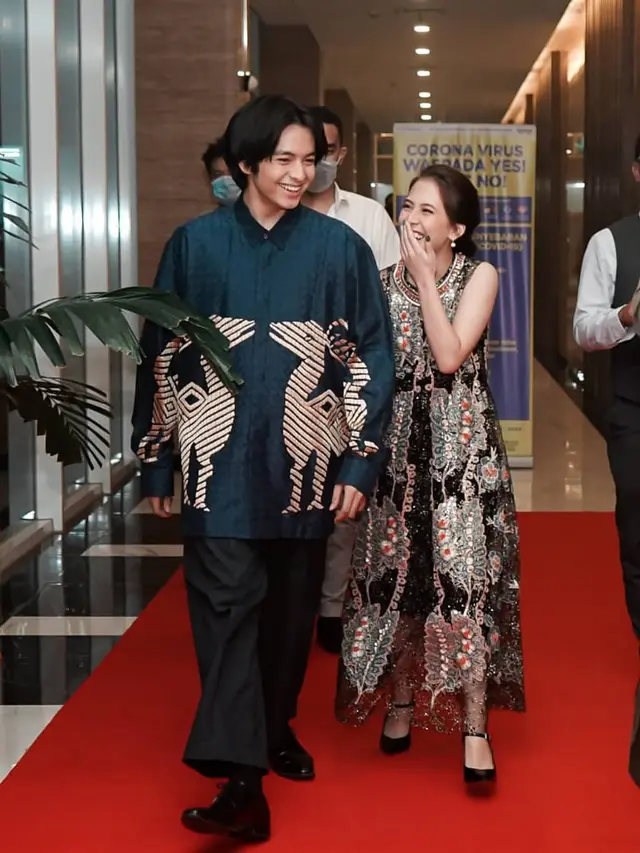 Borong Penghargaan, Ini 6 Potret Angga Yunanda dan Adhisty Zara dalam IMAA 2020