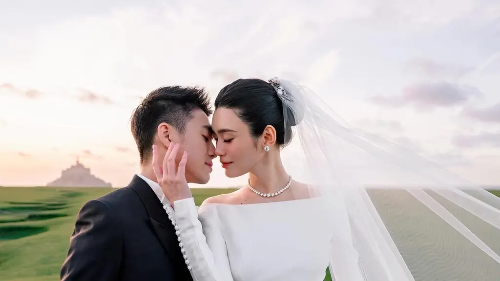 Glamor dalam balutan gaun Dior Haute Couture, Ming Xi tampil menghipnotis di hari pernikahan. (Foto: Instagram/ Ming Xi)