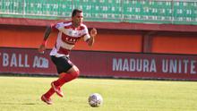 Striker Madura United,  Alberto Goncalves beraksi saat timnya bersua PSS Sleman di BRI Liga 1 2022/2023 hari Sabtu (11/03/2023). (Wahyu Pratama/Bola.com)