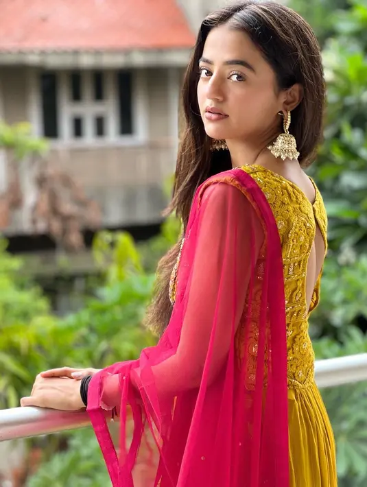 Helly Shah, aktris Bollywood yang naik daun setelah tampil di Ishq Mein Marjawan 2. (Instagram @hellyshahofficial)