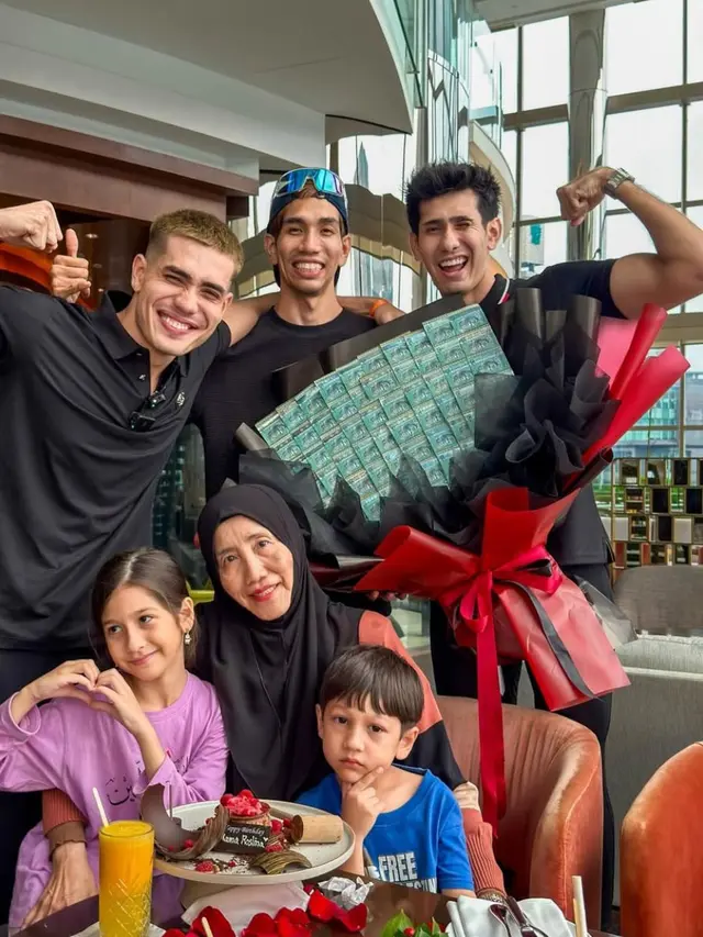 Potret Perayaan Ulang Tahun Mama Aisar Khaled (credit: https://www.instagram.com/aisar_khaledd/)